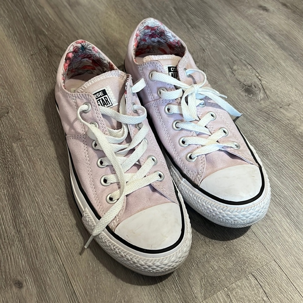 women’s size 9 lilac converse